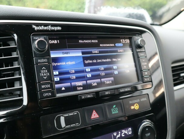 mitsubishi-outlander-elektrisitetbensin-2015-big-18