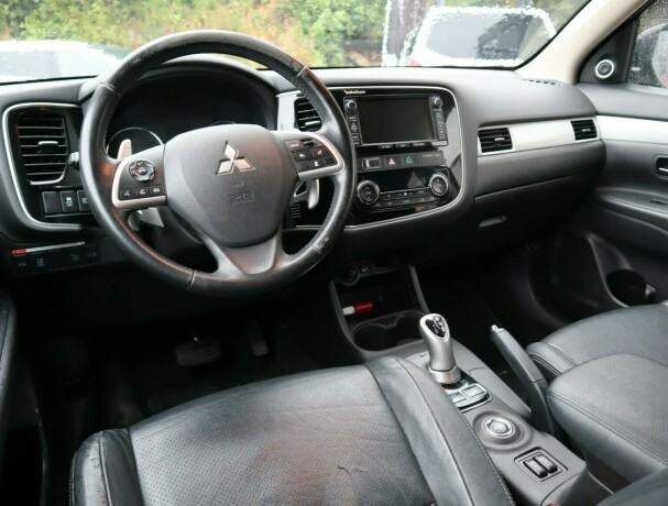 mitsubishi-outlander-elektrisitetbensin-2015-big-6