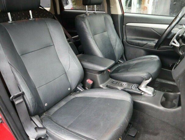 mitsubishi-outlander-elektrisitetbensin-2015-big-9