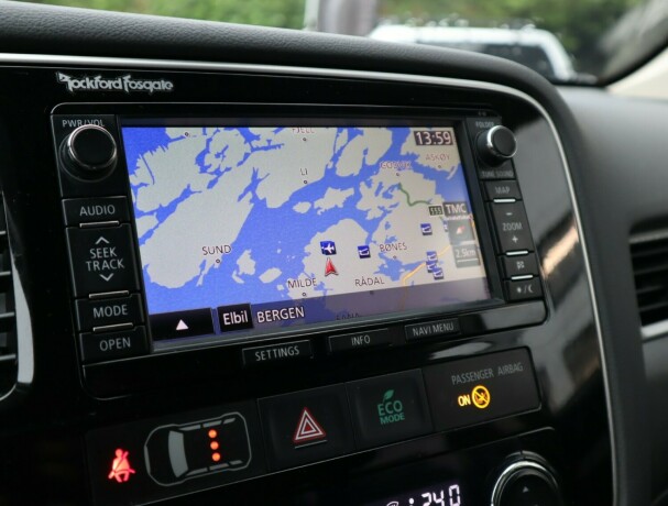 mitsubishi-outlander-elektrisitetbensin-2015-big-17
