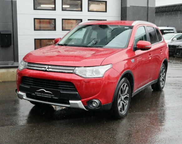 mitsubishi-outlander-elektrisitetbensin-2015-big-2