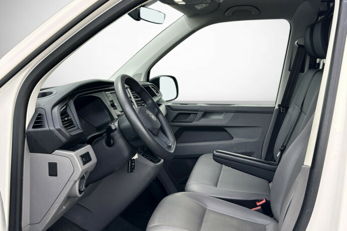 volkswagen-transporter-diesel-2023-big-9