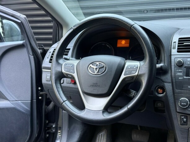 toyota-avensis-bensin-2011-big-11