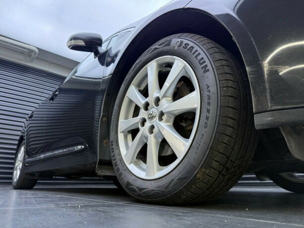 toyota-avensis-bensin-2011-big-7