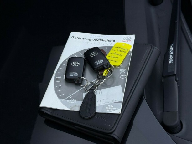 toyota-avensis-bensin-2011-big-24