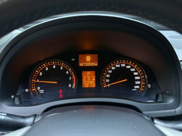toyota-avensis-bensin-2011-big-14