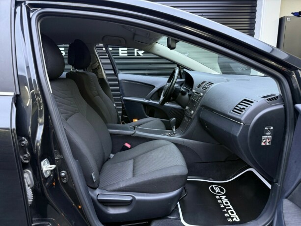 toyota-avensis-bensin-2011-big-19