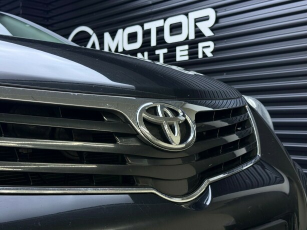 toyota-avensis-bensin-2011-big-4