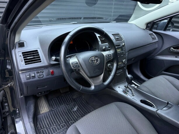 toyota-avensis-bensin-2011-big-9