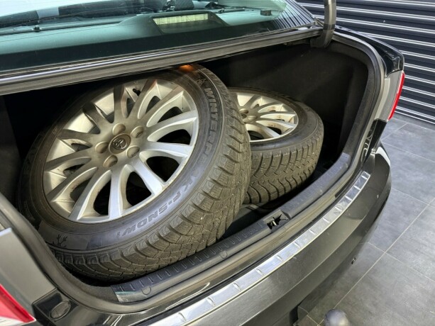 toyota-avensis-bensin-2011-big-22