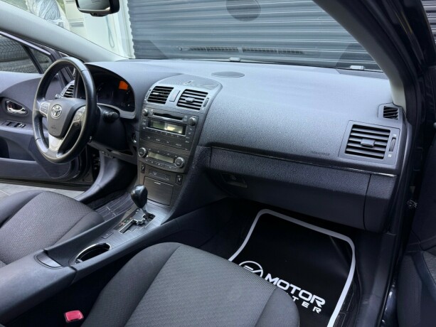 toyota-avensis-bensin-2011-big-10