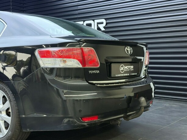 toyota-avensis-bensin-2011-big-5