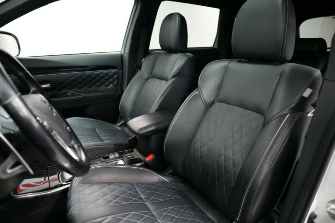 mitsubishi-outlander-elektrisitetbensin-2020-big-16