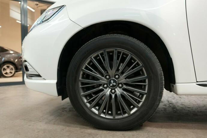 mitsubishi-outlander-elektrisitetbensin-2020-big-22