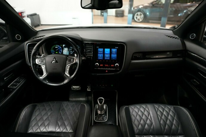 mitsubishi-outlander-elektrisitetbensin-2020-big-10