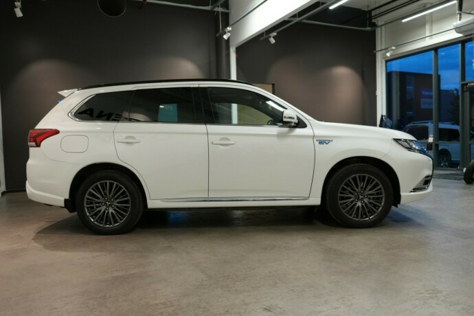 mitsubishi-outlander-elektrisitetbensin-2020-big-5