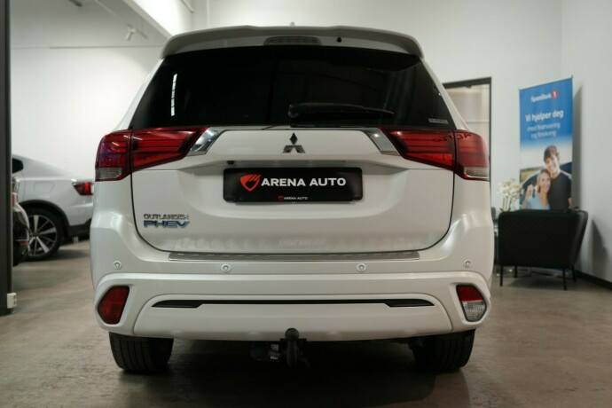 mitsubishi-outlander-elektrisitetbensin-2020-big-3