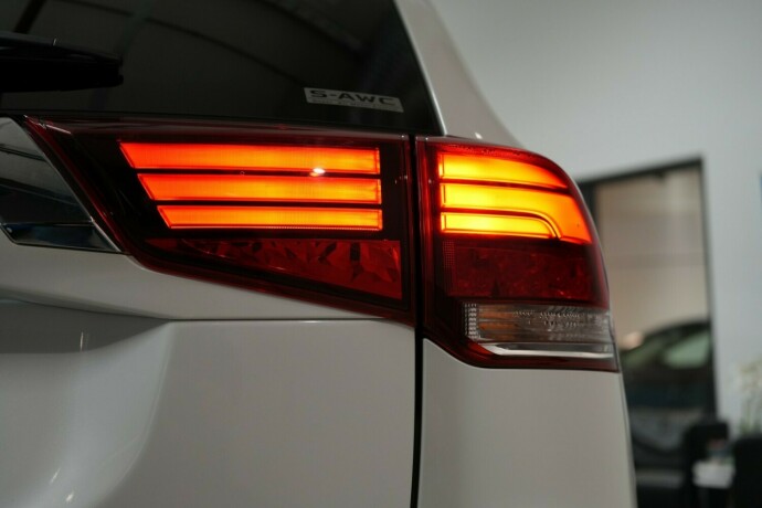mitsubishi-outlander-elektrisitetbensin-2020-big-9