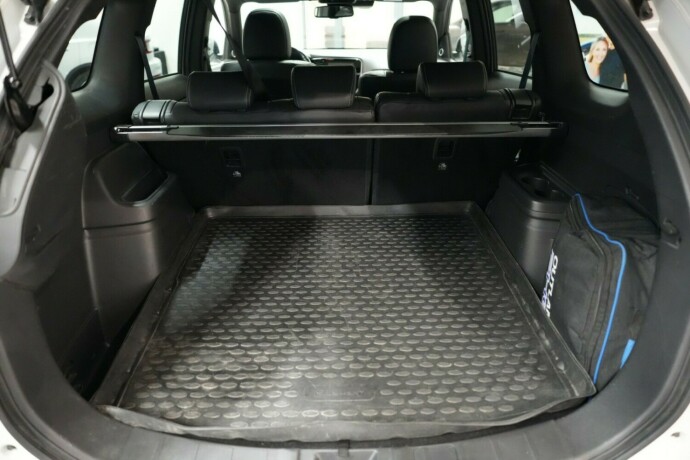 mitsubishi-outlander-elektrisitetbensin-2020-big-18
