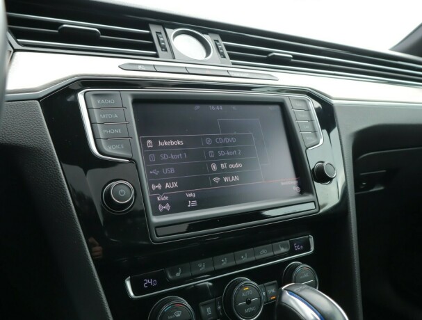 volkswagen-passat-elektrisitetbensin-2016-big-25