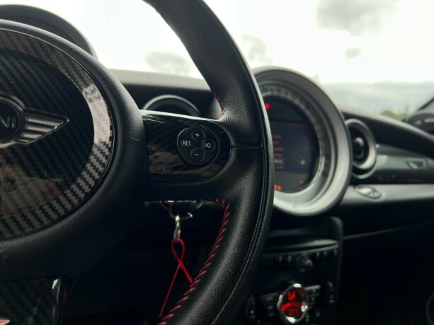 mini-cooper-bensin-2013-big-22