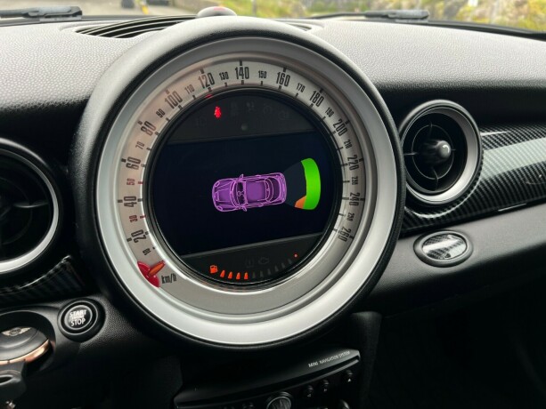 mini-cooper-bensin-2013-big-27