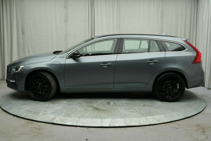 volvo-v60-elektrisitetdiesel-2016-big-1