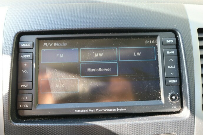 mitsubishi-outlander-diesel-2010-big-16