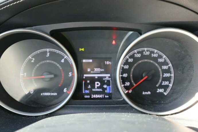 mitsubishi-outlander-diesel-2010-big-11
