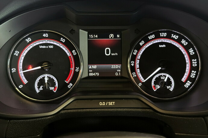 skoda-octavia-rs-bensin-2019-big-18