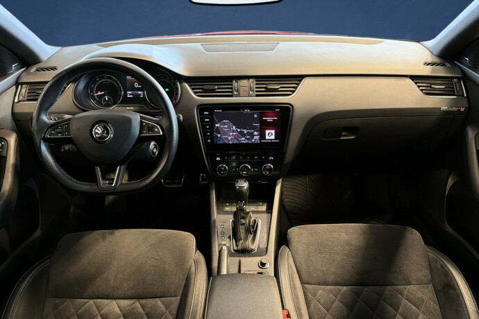 skoda-octavia-rs-bensin-2019-big-14