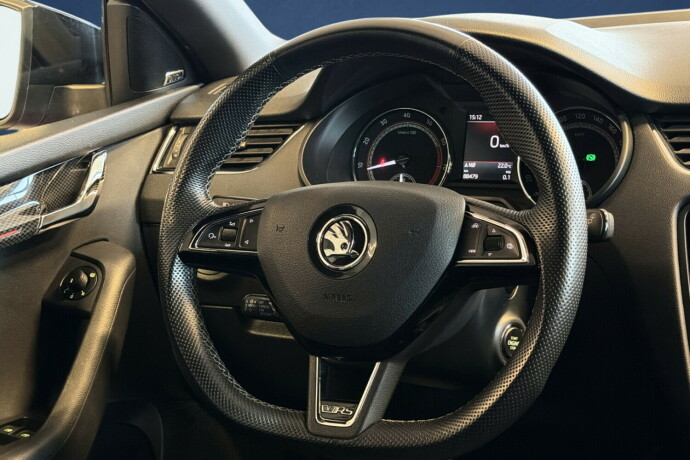 skoda-octavia-rs-bensin-2019-big-15