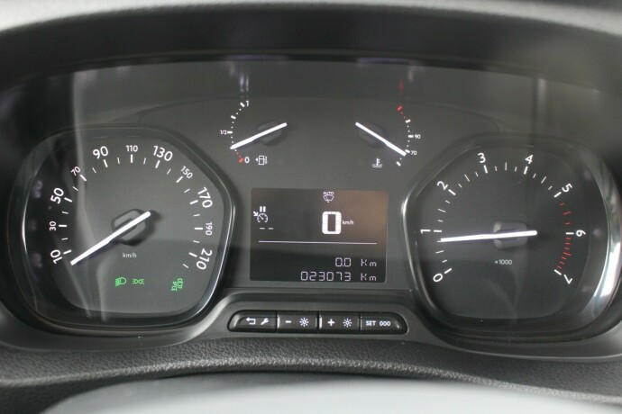 toyota-proace-diesel-2024-big-17