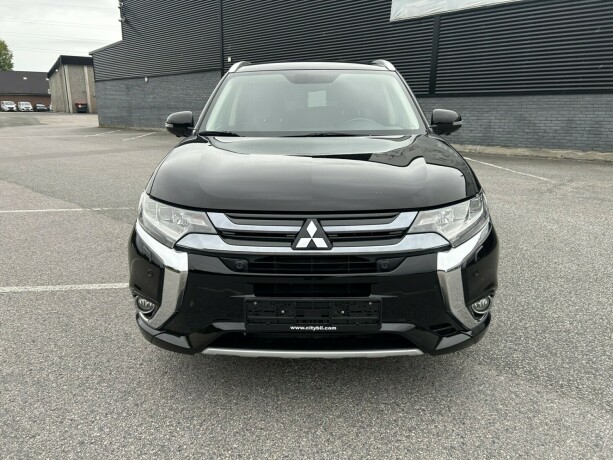 mitsubishi-outlander-elektrisitetbensin-2016-big-1