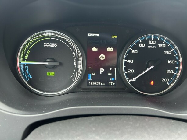 mitsubishi-outlander-elektrisitetbensin-2016-big-21