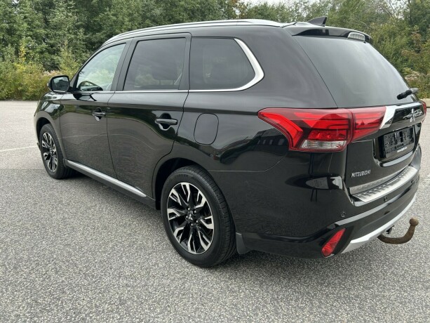 mitsubishi-outlander-elektrisitetbensin-2016-big-4
