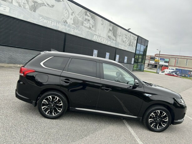 mitsubishi-outlander-elektrisitetbensin-2016-big-7