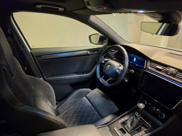 skoda-superb-diesel-2022-big-14