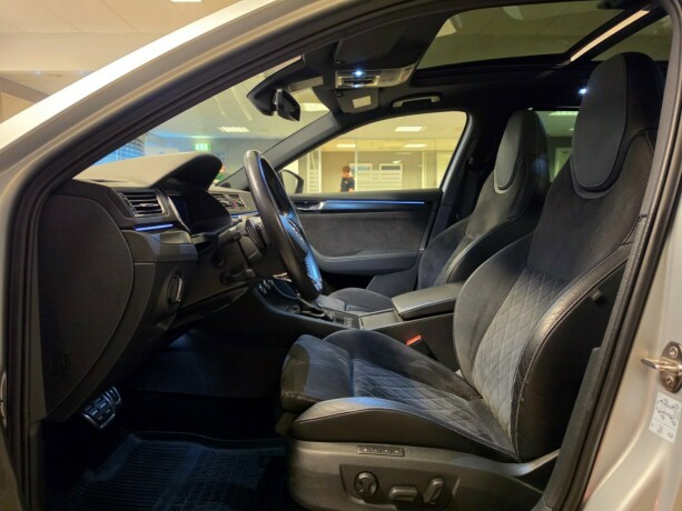 skoda-superb-diesel-2022-big-23