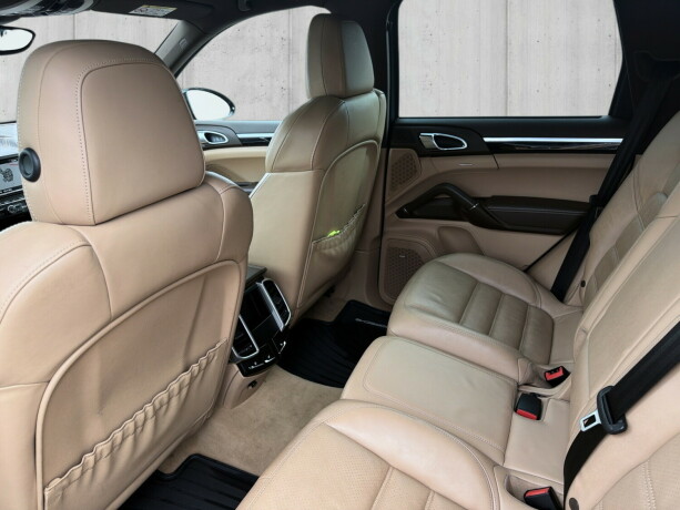 porsche-cayenne-diesel-2015-big-18