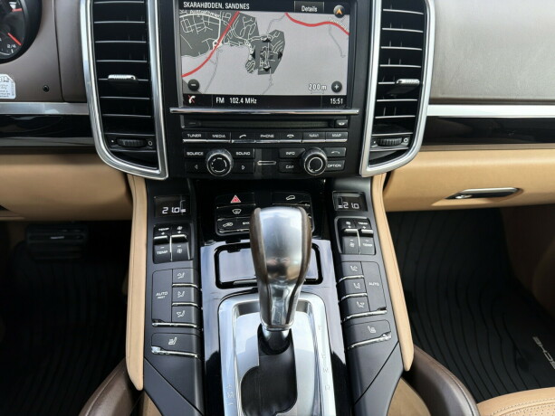 porsche-cayenne-diesel-2015-big-13