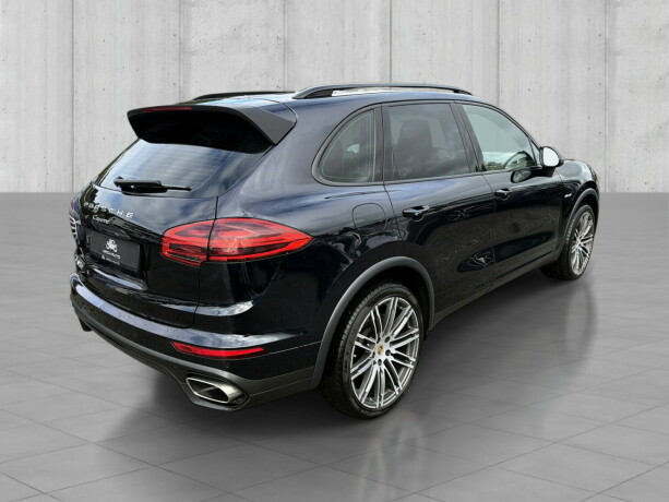 porsche-cayenne-diesel-2015-big-5