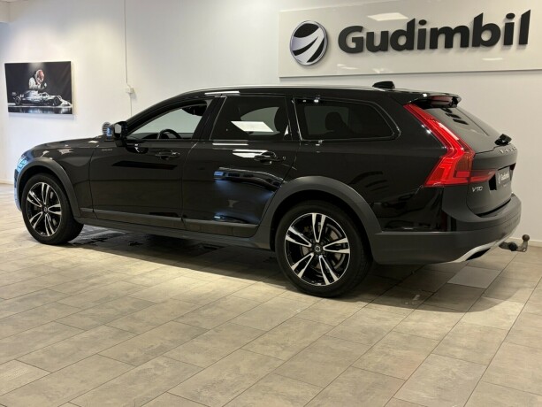 volvo-v90-cross-country-diesel-2019-big-2
