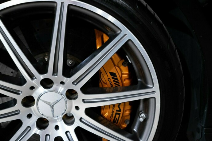 mercedes-benz-e63-bensin-2012-big-13