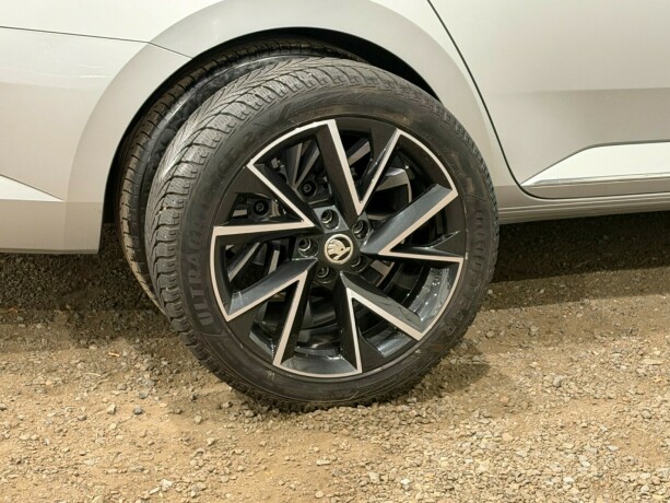skoda-superb-diesel-2023-big-19