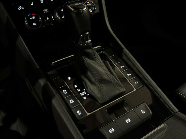 skoda-superb-diesel-2023-big-28