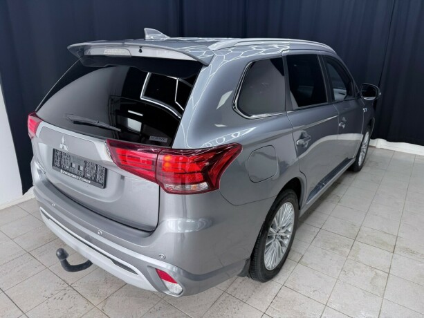 mitsubishi-outlander-plug-in-petrol-2020-big-7