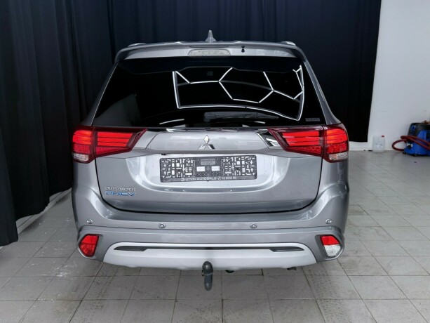 mitsubishi-outlander-plug-in-petrol-2020-big-6