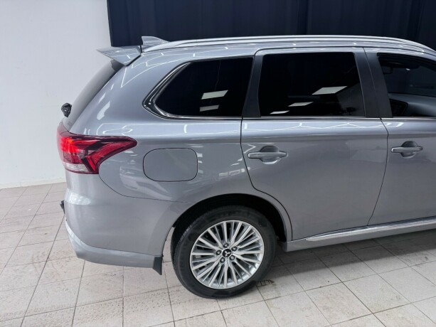 mitsubishi-outlander-plug-in-petrol-2020-big-8