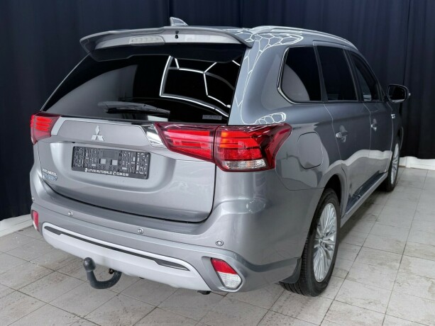 mitsubishi-outlander-plug-in-petrol-2020-big-5